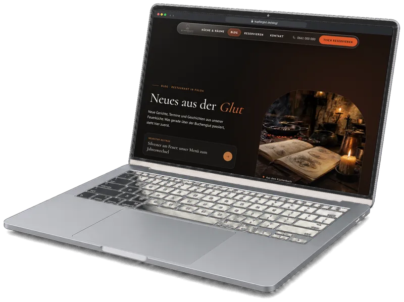 Blog des Demo-Restaurants Kupferglut auf dem Laptop: Neues aus der Glut, mit dem neuesten Beitrag